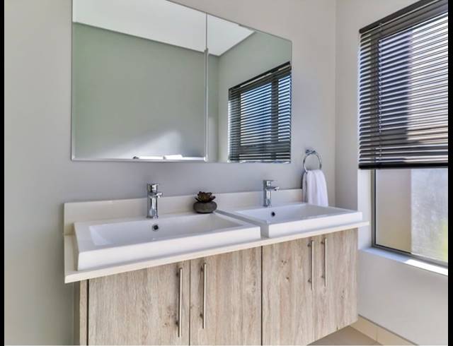 2 BEDROOM APARTMENT FOR SALE IN FOURWAYS